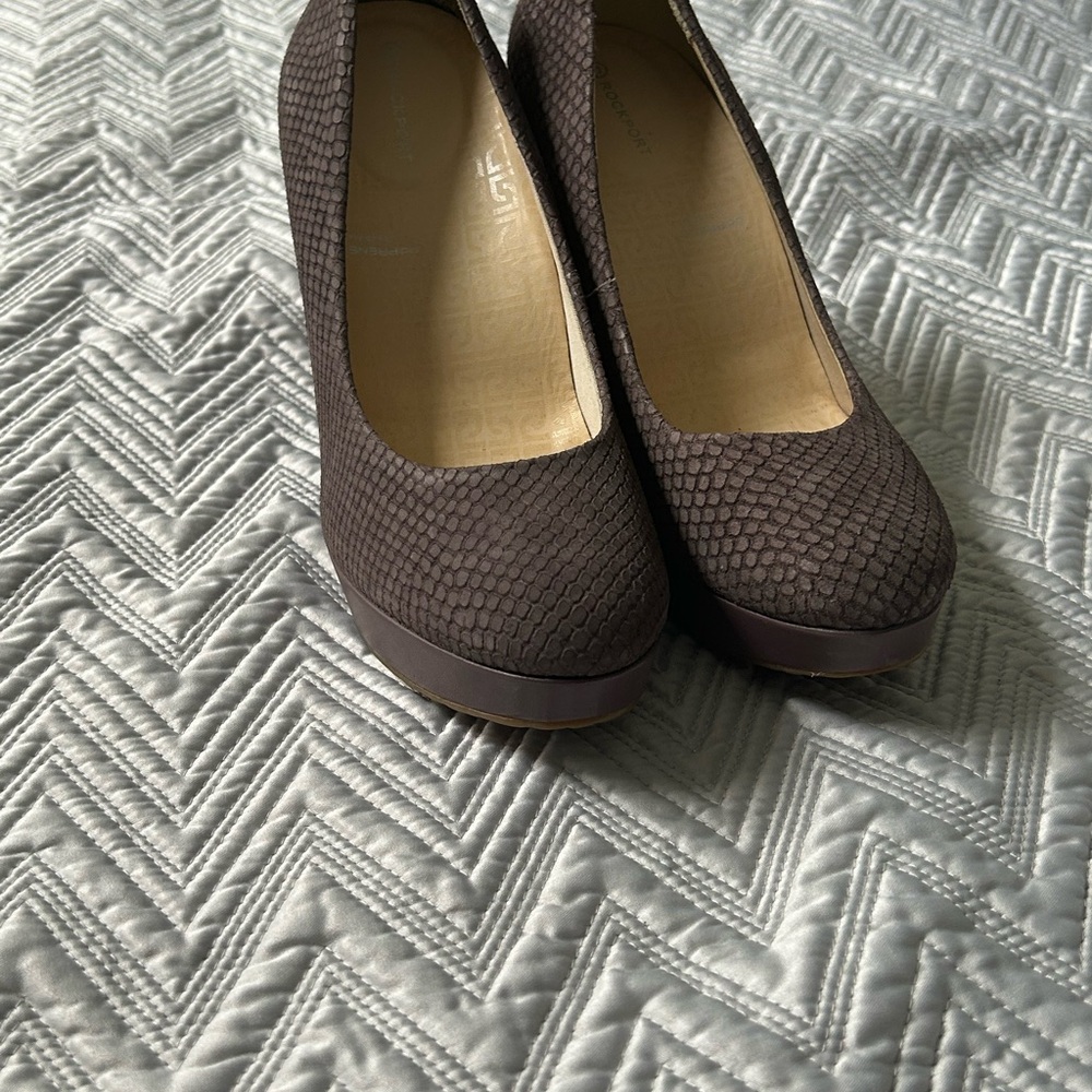 Purple suade snakeskin Rockport.   Almost like new.
